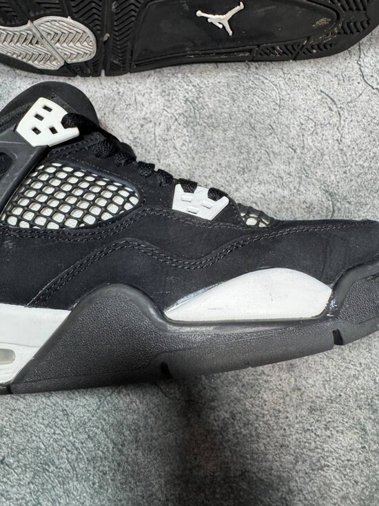 Size 6.5Y | Jordan 4 White Thunder No Box | Pre-Owned main image 4